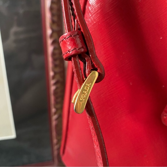 🍒PRADA🍒 Gardener saffiano vernice rosso cherry red gold patent large tote bag - Picture 14 of 16